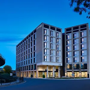 Courtyard By Marriott Airport **** Londyn